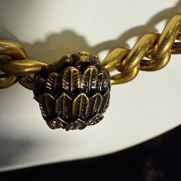 🐦✨ Kurt Geiger Gold Eagle Head Statement Necklace - Picture 6 of 16